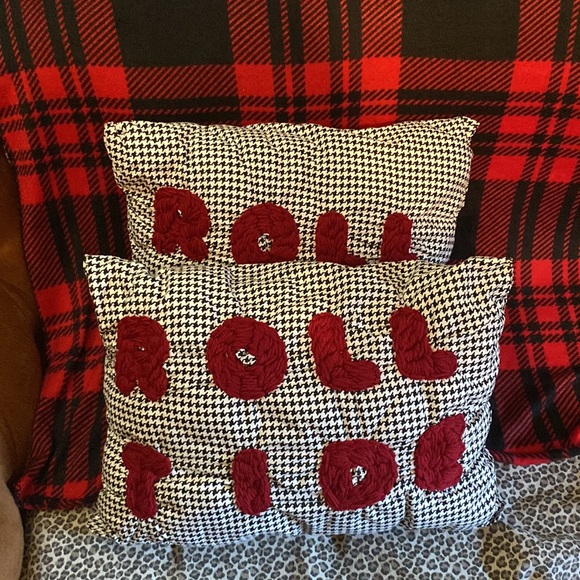 2 Roll Tide Pillows - Picture 3 of 3
